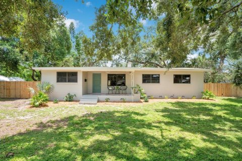 House in Lakeland, Florida 3 bedrooms, 236.9 sq.m. № 1805323 - photo 1
