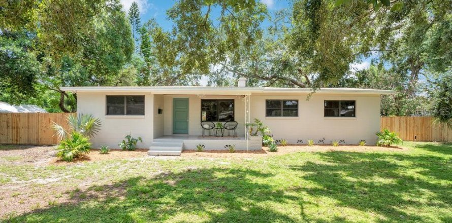 House in Lakeland, Florida 3 bedrooms, 236.9 sq.m. № 1805323