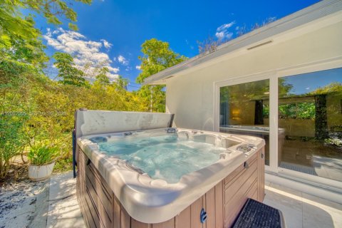 House in Palmetto Bay, Florida 5 bedrooms № 2066511 - photo 30