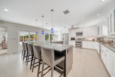 House in Palmetto Bay, Florida 5 bedrooms № 2066511 - photo 13