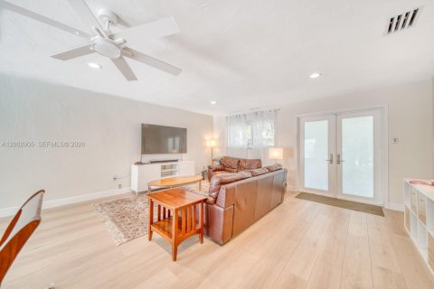 House in Palmetto Bay, Florida 5 bedrooms № 2066511 - photo 11