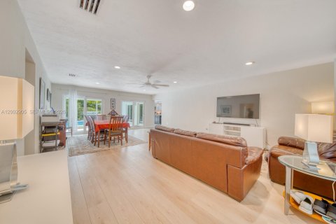 House in Palmetto Bay, Florida 5 bedrooms № 2066511 - photo 9