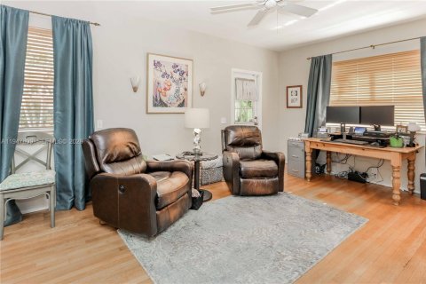 Commercial property in Hollywood, Florida № 2003713 - photo 27