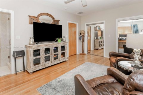 Commercial property in Hollywood, Florida № 2003713 - photo 26