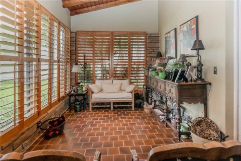 Commercial property in Hollywood, Florida № 2003713 - photo 19