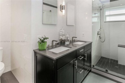 Commercial property in Hollywood, Florida № 2003713 - photo 25