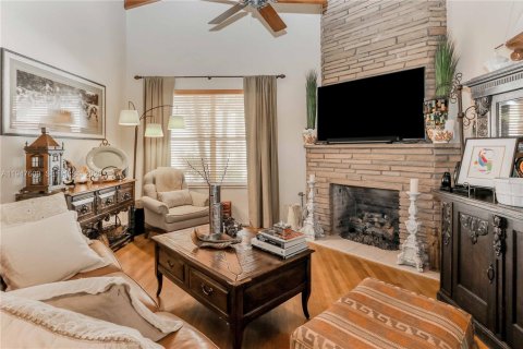 Commercial property in Hollywood, Florida № 2003713 - photo 14