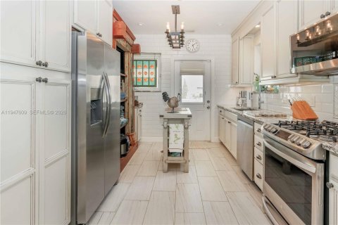 Commercial property in Hollywood, Florida № 2003713 - photo 6