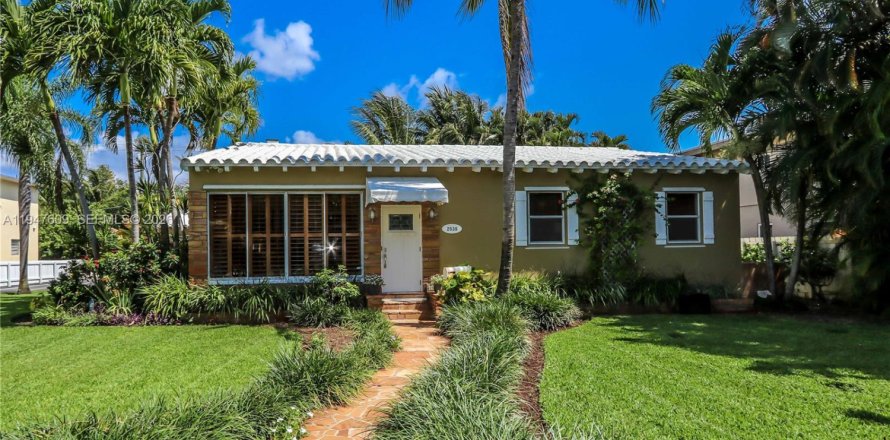 Commercial property in Hollywood, Florida № 2003713