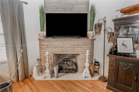 Commercial property in Hollywood, Florida № 2003713 - photo 15