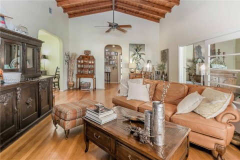 Commercial property in Hollywood, Florida № 2003713 - photo 16