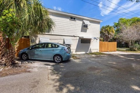 Immobilier commercial à vendre à Saint Petersburg, Floride: 7 chambres, 307.69 m2 № 2388513 - photo 13
