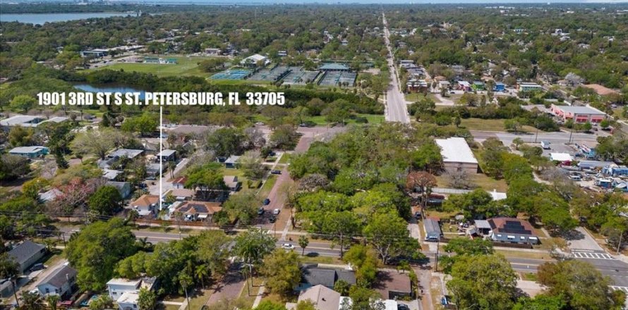 Immobilier commercial à Saint Petersburg, Floride 7 chambres, 307.69 m2 № 2388513