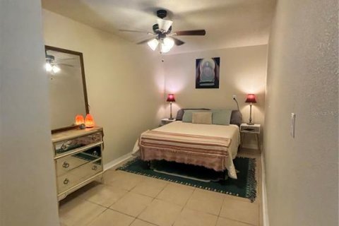 Immobilier commercial à vendre à Saint Petersburg, Floride: 7 chambres, 307.69 m2 № 2388513 - photo 25