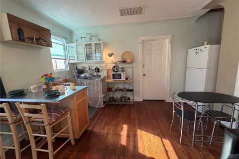 Immobilier commercial à vendre à Saint Petersburg, Floride: 7 chambres, 307.69 m2 № 2388513 - photo 21