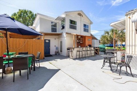 Immobilier commercial à vendre à Saint Petersburg, Floride: 7 chambres, 307.69 m2 № 2388513 - photo 12