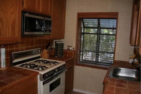 House in Orlando, Florida 2 bedrooms, 117.06 sq.m. № 2222973 - photo 9