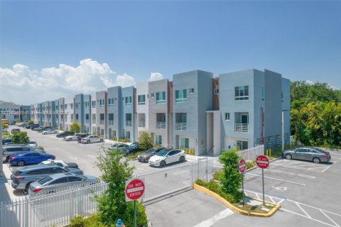 Copropriété à vendre à Miami, Floride: 3 chambres, 126.35 m2 № 1937174 - photo 23