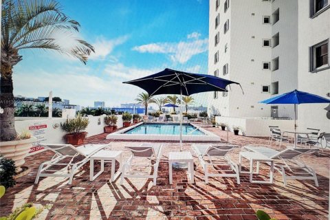 Copropriété à vendre à Miami Beach, Floride: 2 chambres, 89.19 m2 № 1739204 - photo 14