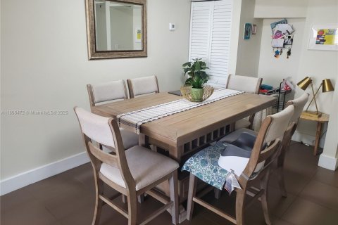 Copropriété à vendre à Miami Beach, Floride: 2 chambres, 89.19 m2 № 1739204 - photo 22