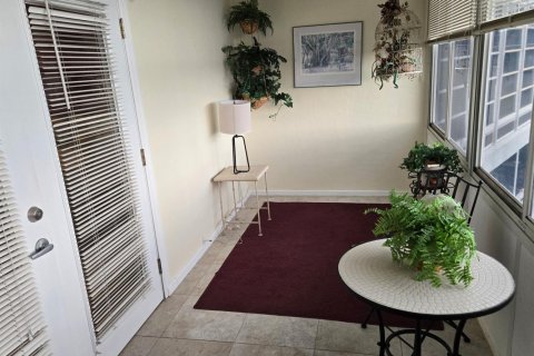 Condo in Deerfield Beach, Florida, 1 bedroom № 2178065 - photo 11