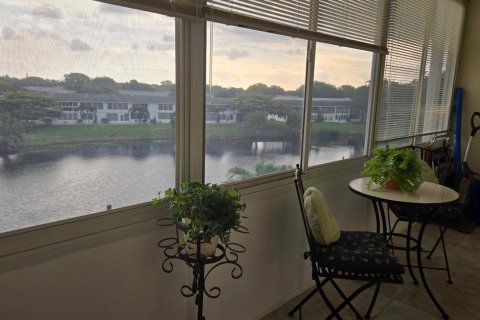 Condo in Deerfield Beach, Florida, 1 bedroom № 2178065 - photo 12