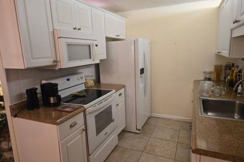 Condo in Deerfield Beach, Florida, 1 bedroom № 2178065 - photo 5