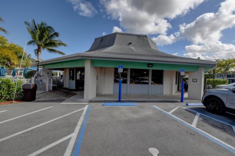 Condo in Deerfield Beach, Florida, 1 bedroom № 2178065 - photo 20