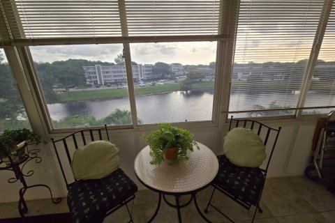 Condo in Deerfield Beach, Florida, 1 bedroom № 2178065 - photo 13