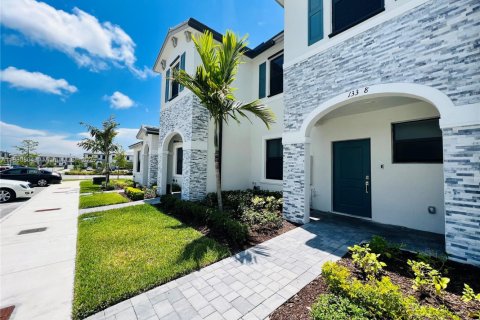 Снять в аренду таунхаус в Хомстед, Флорида 3 спальни, 137.77м2, № 1922085 - фото 24