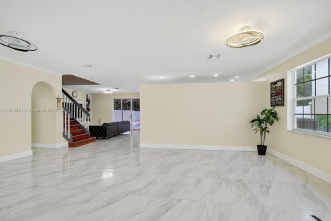 Casa en venta en Royal Palm Beach, Florida, 5 dormitorios, 250.19 m2 № 1970594 - foto 11