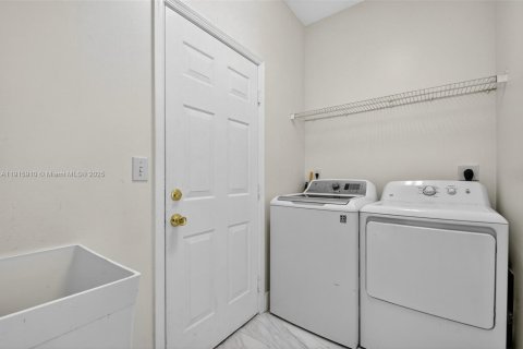 Casa en venta en Royal Palm Beach, Florida, 5 dormitorios, 250.19 m2 № 1970594 - foto 20