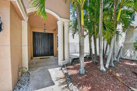 Casa en venta en Royal Palm Beach, Florida, 5 dormitorios, 250.19 m2 № 1970594 - foto 2