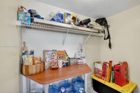 Casa en venta en Royal Palm Beach, Florida, 5 dormitorios, 250.19 m2 № 1970594 - foto 25