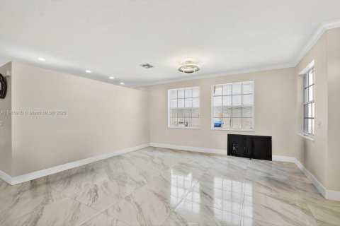 Casa en venta en Royal Palm Beach, Florida, 5 dormitorios, 250.19 m2 № 1970594 - foto 12