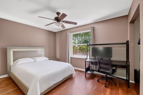 Casa en venta en Royal Palm Beach, Florida, 5 dormitorios, 250.19 m2 № 1970594 - foto 26