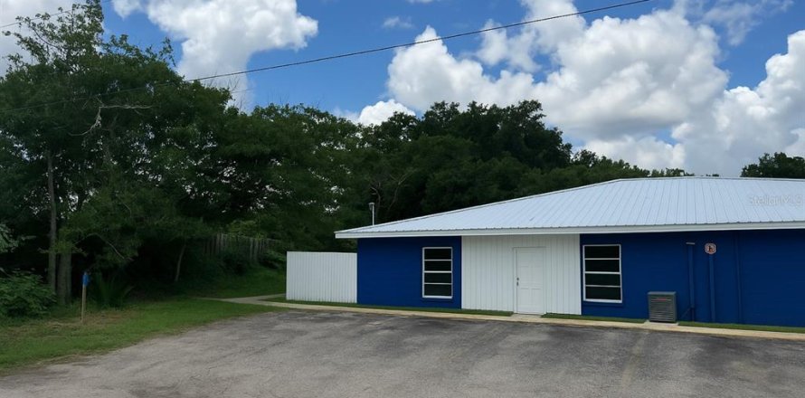 Commercial property in Ocala, Florida 8 bedrooms, 317.45 sq.m. № 1810760