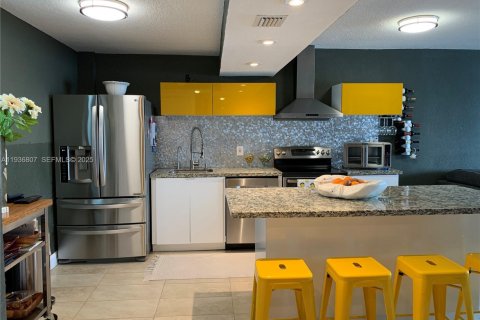 Condo in Aventura, Florida, 1 bedroom № 1994959 - photo 12