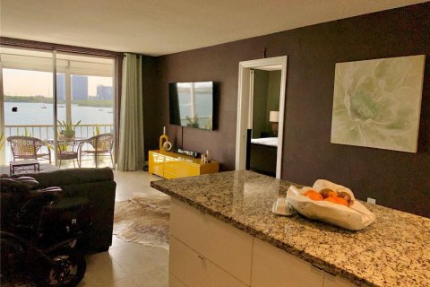 Condo in Aventura, Florida, 1 bedroom № 1994959 - photo 7