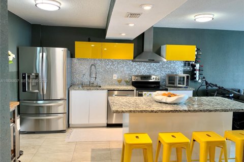 Condo in Aventura, Florida, 1 bedroom № 1994959 - photo 2
