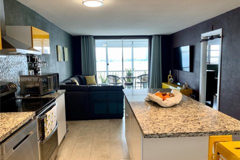 Condo in Aventura, Florida, 1 bedroom № 1994959 - photo 1