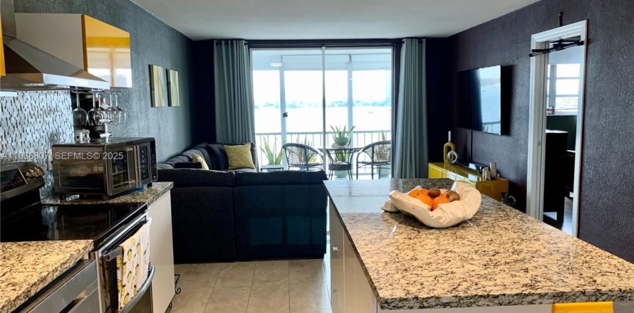 Condo in Aventura, Florida, 1 bedroom № 1994959
