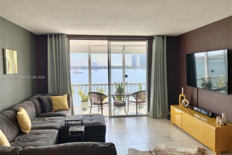 Condo in Aventura, Florida, 1 bedroom № 1994959 - photo 3