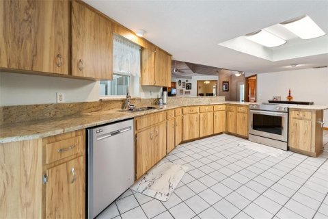 House in Lakeland, Florida 3 bedrooms, 215.72 sq.m. № 2198543 - photo 6