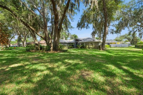 House in Lakeland, Florida 3 bedrooms, 215.72 sq.m. № 2198543