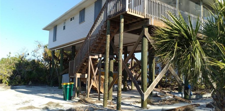 House in Placida, Florida 3 bedrooms, 114.46 sq.m. № 1512169