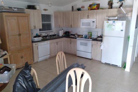 House in Placida, Florida 3 bedrooms, 114.46 sq.m. № 1512169 - photo 4