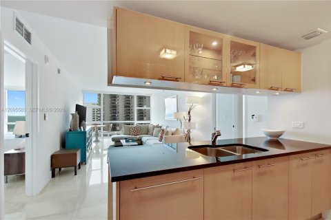 Copropriété à louer à Miami Beach, Floride: 2 chambres, 111.48 m2 № 2390391 - photo 2