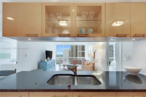 Copropriété à louer à Miami Beach, Floride: 2 chambres, 111.48 m2 № 2390391 - photo 6