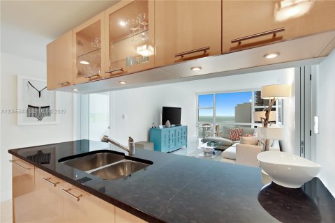 Copropriété à louer à Miami Beach, Floride: 2 chambres, 111.48 m2 № 2390391 - photo 5